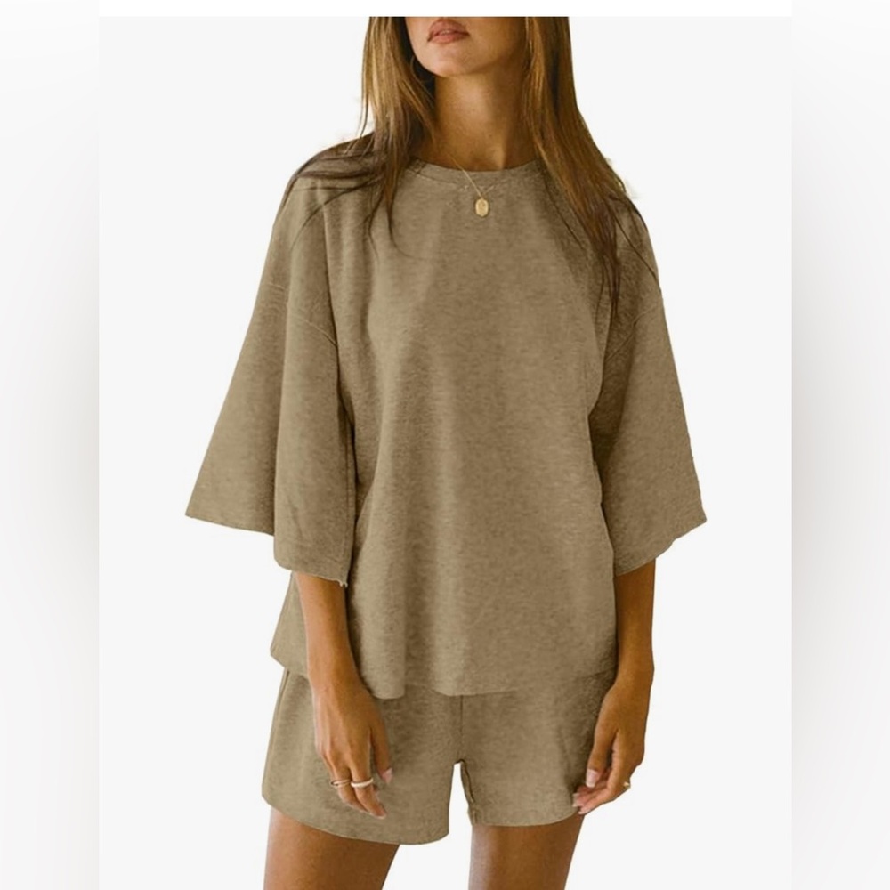 NWT Viral Amazon Short Set